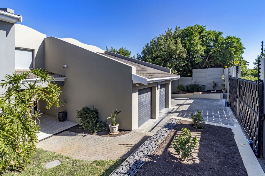 5 Bedroom Property for Sale in Heldervue Western Cape